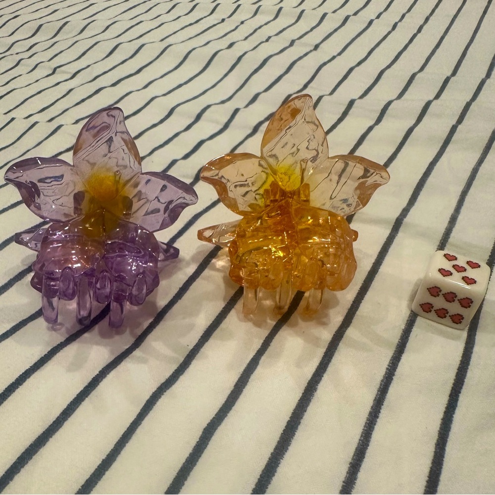 Pair of Hawaiian Floral chunky Hair Claw Clips - Purple & Amber